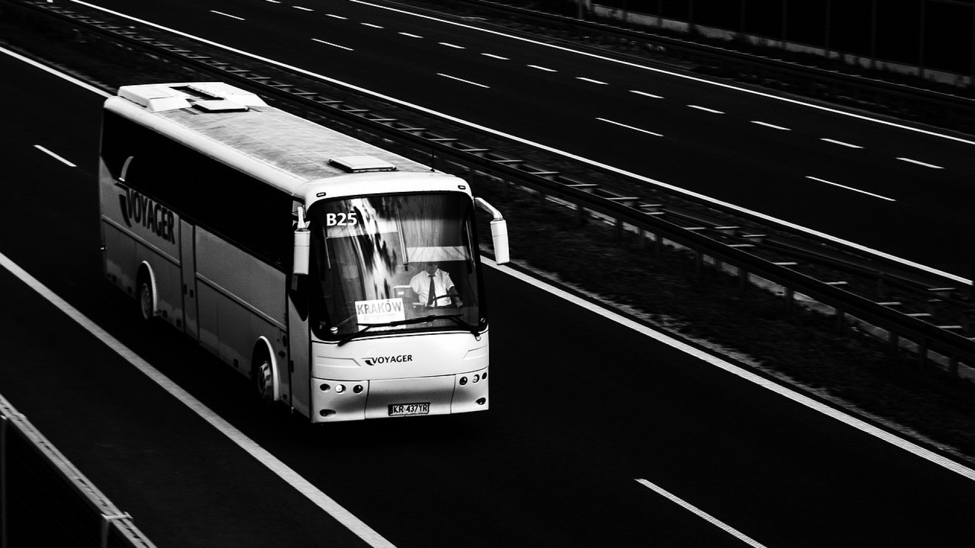 Pourquoi choisir une location de bus avec chauffeur sur Paris ?